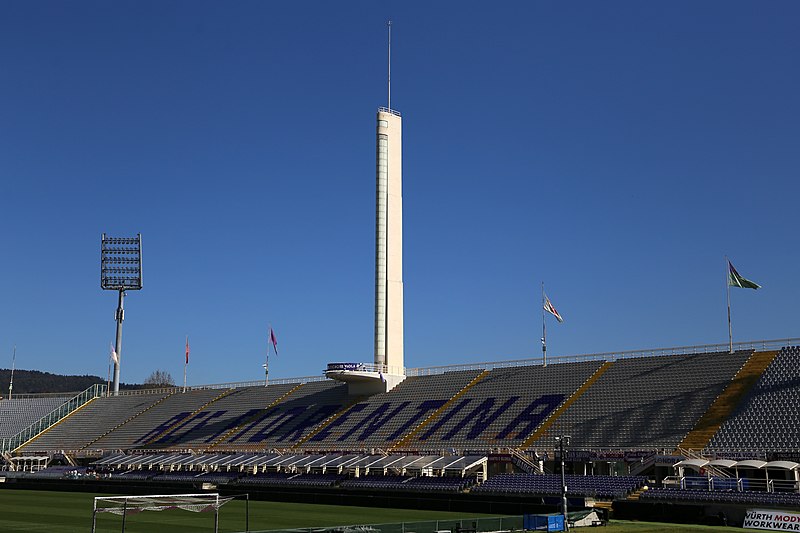 800px-Firenze,_stadio_artemio_franchi,_torre_di_maratona_11